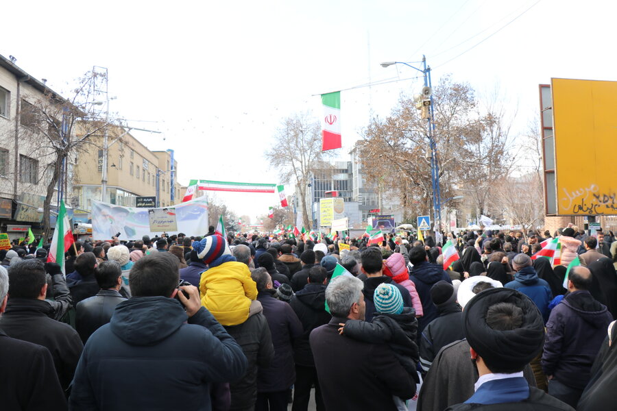 حضور مدیران و کارکنان بهزیستی آذربایجان غربی در راهپیمایی یومالله ۲۲بهمن