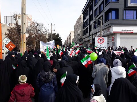 گزارش تصویری | حضور مدیر کل و کارکنان بهزیستی استان قزوین در راهپیمایی با شکوه ۲۲ بهمن