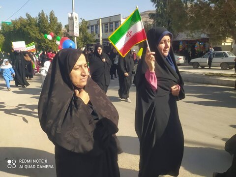 گزارش تصویری|حضور کارکنان اداره بهزیستی شهرستان فراشبند در راهپیمایی ۲۲ بهمن