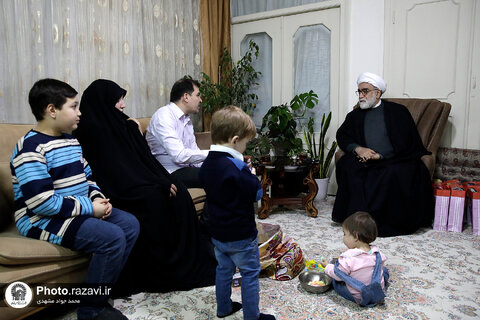 دیدار تولیت آستان قدس رضوی با خانوادههای فرزندپذیر مشهد