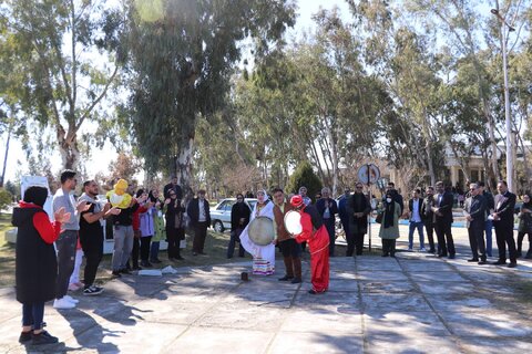 دانشگاهیان‌ دانشگاه مازندران به تماشای نمایش «گوله بهار» نشستند