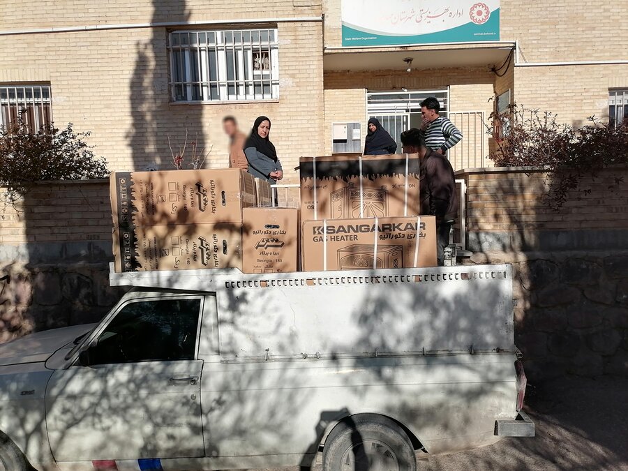 مهدیشهر|  توزیع ۲۰  دستگاه بخاری در پویش دلگرمی در شهرستان