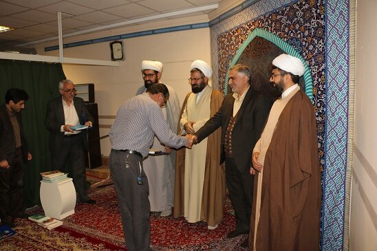 تقدیر از مدیر کل و فعالان نماز توسط رئیس ستاد اقامه نماز استان