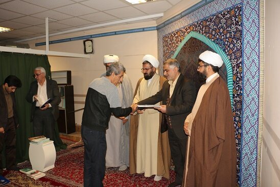 تقدیر از مدیر کل و فعالان نماز توسط رئیس ستاد اقامه نماز استان