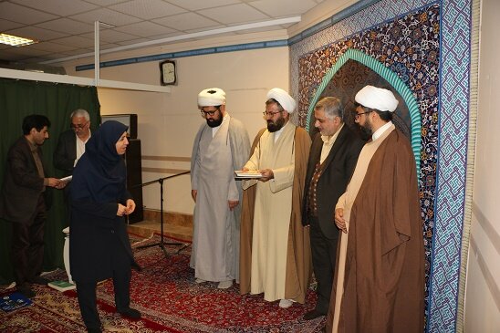 تقدیر از مدیر کل و فعالان نماز توسط رئیس ستاد اقامه نماز استان