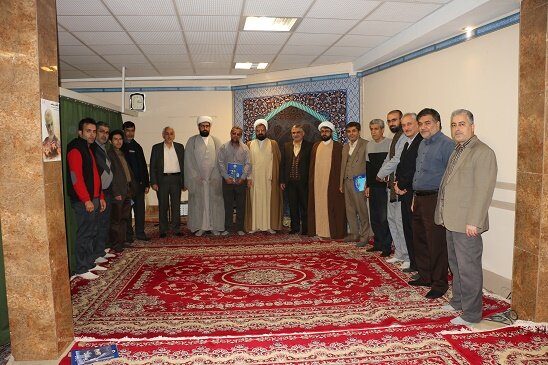 تقدیر از مدیر کل و فعالان نماز توسط رئیس ستاد اقامه نماز استان