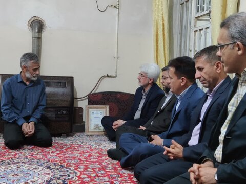 گزارش تصویری|دیدار مدیر کل و اعضای شورای معاونین بهزیستی فارس با خانواده شهید محمدرضا کشاورز به مناسبت روز جوان