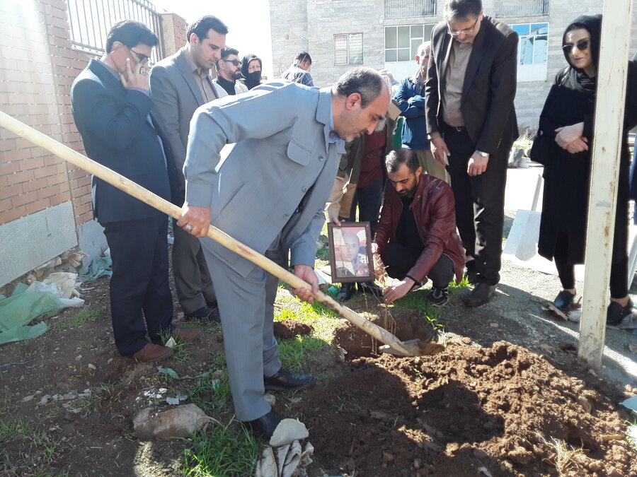 گزارش تصویری | مراسم کاشت نهال به مناسبت روز درختکاری در مرکز جامع توانبخشی بهزیستی استان قزوین انجام شد