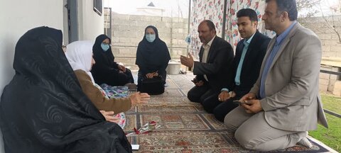 صومعه سرا | دیدار رئیس اداره بهزیستی شهرستان صومعه سرا با مادر شهید "اکبر خجسته" در صومعه سرا