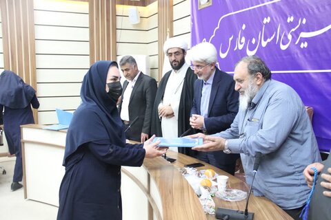 گزارش تصویری| مراسم تجلیل از فرزندان شهدا ،همسران جانبازان و جانبازان کارمند بهزیستی فارس به مناسبت گرامیداشت روز شهدا