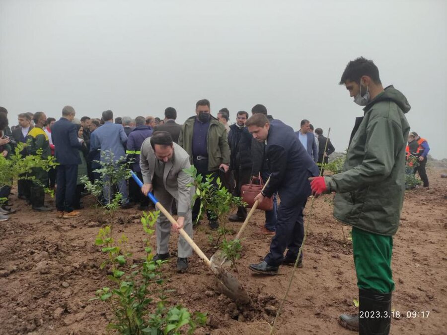 کاشت نهال در سراوان رشت آغاز شد / تاکید استاندار گیلان بر ایجاد نمایشگاه‌های درخت‌های هیرکانی در لندفیل سراوان