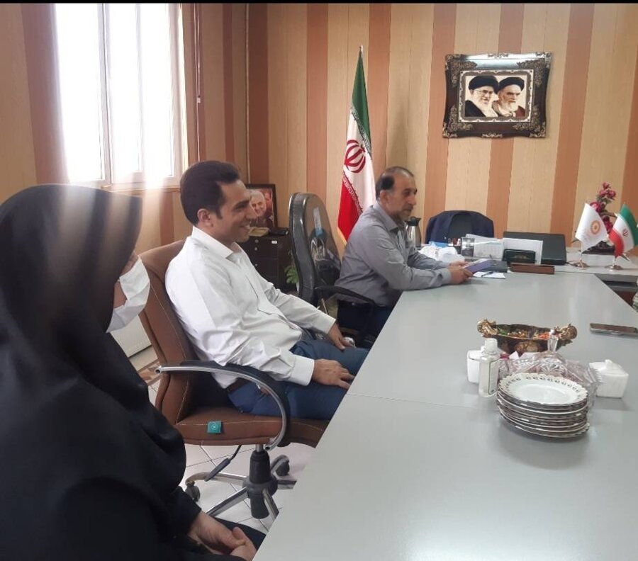 ورامین| اهدای یک دستگاه تبلت به دانش آموز تحت پوشش