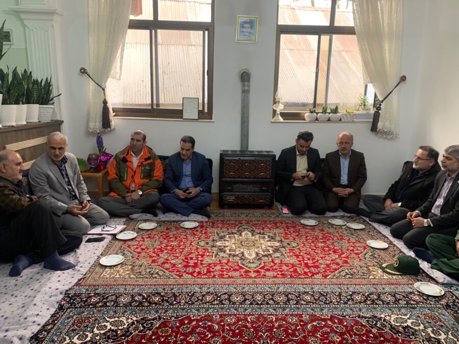 شفت | دیدار نوروزی رئیس اداره بهزیستی شفت و سایر مسئولین شهرستان با خانواده شهیدان "رحیمی" و "رمضانپور"