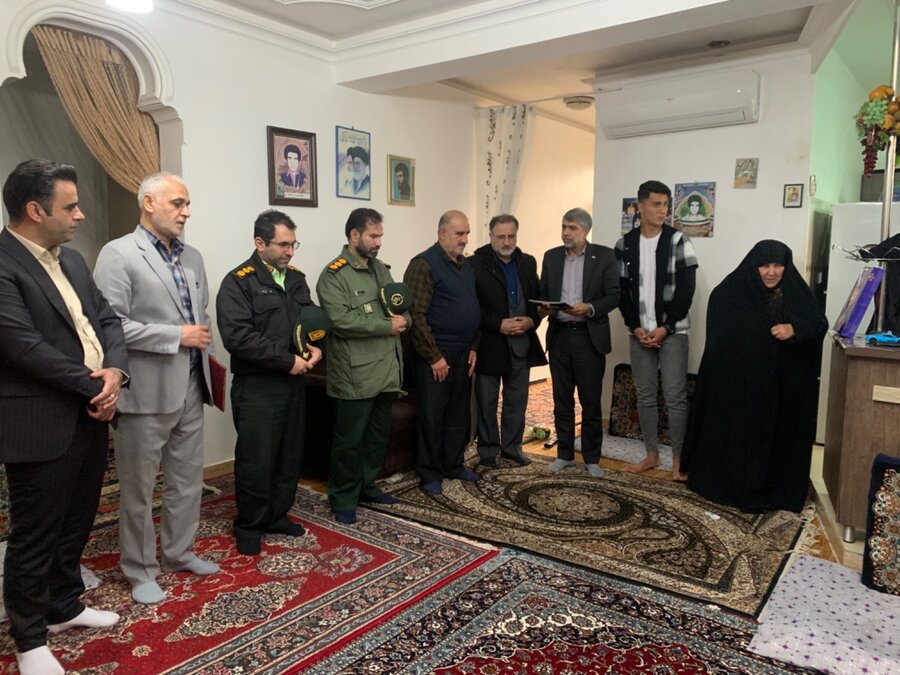 شفت | دیدار نوروزی رئیس اداره بهزیستی شفت و سایر مسئولین شهرستان با خانواده شهیدان "رحیمی" و "رمضانپور"