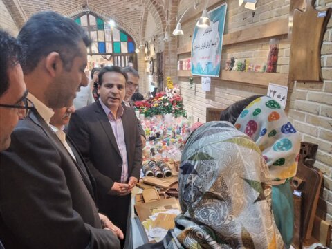 نمایشگاه صنایع دستی و هنرهای سنتی معلولین در خانه کرد سنندج برگزار شد