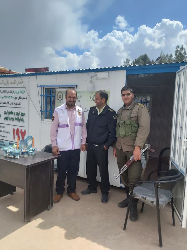 گزارش تصویری استقرار تیم خدمات اجتماعی سیار اورژانس اجتماعی شهرستان کرمان در آستانه سال جدید در مبادی ورودی شهر