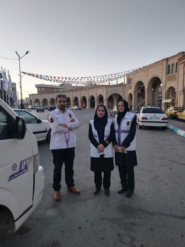 گزارش تصویری استقرار تیم خدمات اجتماعی سیار اورژانس اجتماعی شهرستان کرمان در آستانه سال جدید در مبادی ورودی شهر 