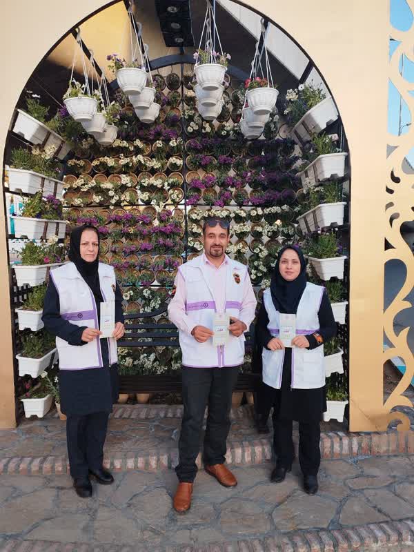 گزارش تصویری استقرار تیم خدمات اجتماعی سیار اورژانس اجتماعی شهرستان کرمان در آستانه سال جدید در مبادی ورودی شهر