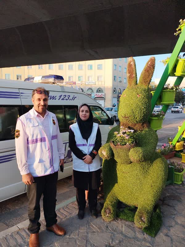 گزارش تصویری استقرار تیم خدمات اجتماعی سیار اورژانس اجتماعی شهرستان کرمان در آستانه سال جدید در مبادی ورودی شهر