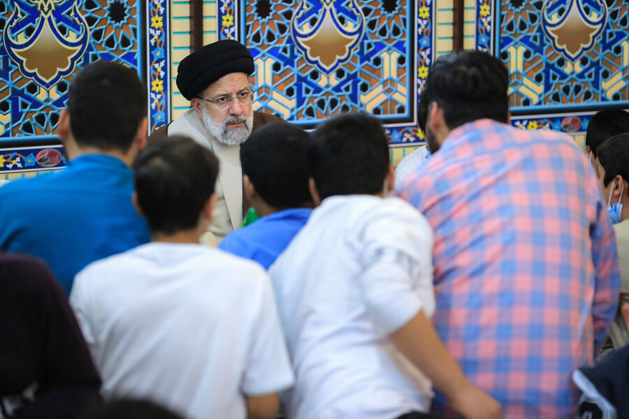 افطار رئیس جمهور در کنار ایتام افطار رئیس جمهور در کنار ایتام