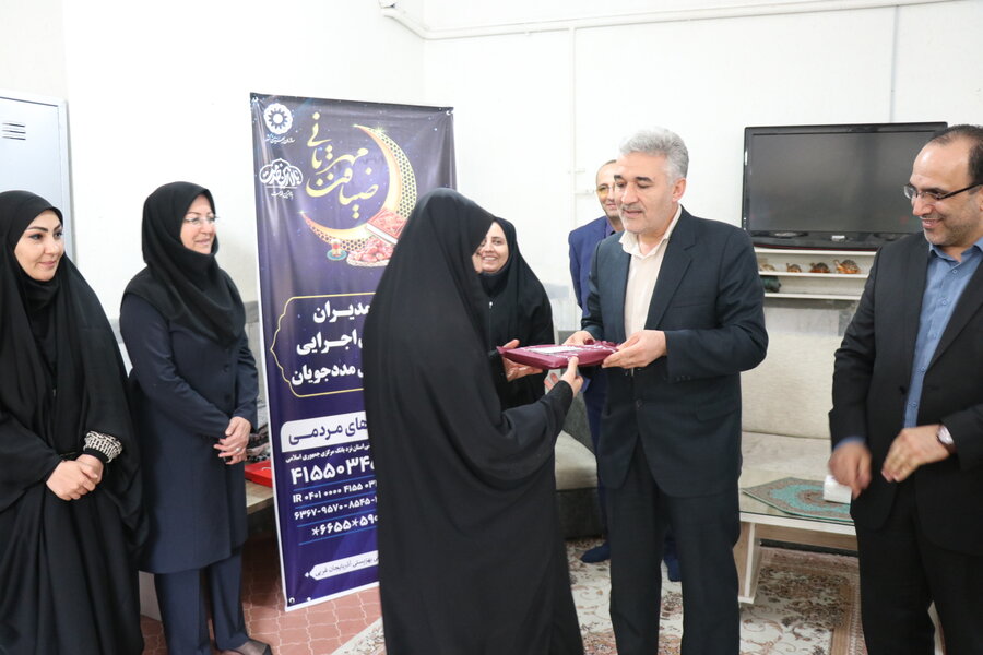 دیدار نوروزی مدیرکل آموزش و پرورش استان با فرزندان بهزیستی