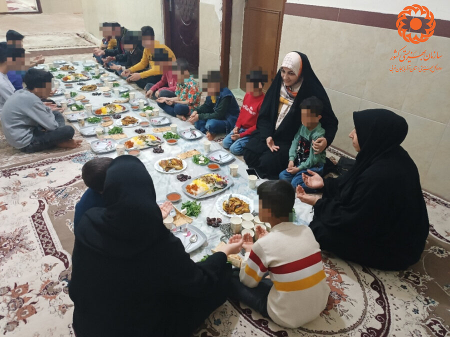 مراسم افطار در مرکز نگهداری فرزندان بهزیستی شاهین دژ