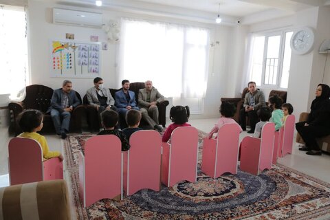 مدیرکل دیوان محاسبات کردستان در معیت  مدیرکل بهزیستی با فرزندان مرکز شبانه روزی موسسه هانای پاکان دیدار کردند