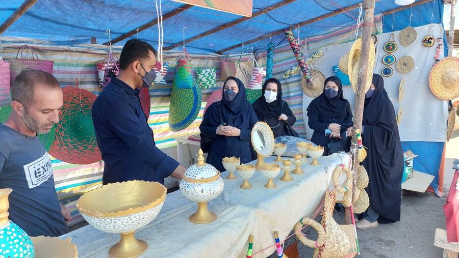 صومعه سرا | بازدید رئیس اداره بهزیستی صومعه سرا از برپایی نمایشگاه عرضه دستاوردهای مددجویان بهزیستی در صومعه سرا