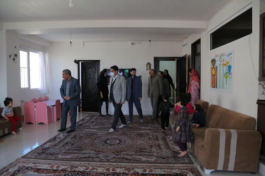 مدیرکل دیوان محاسبات کردستان در معیت  مدیرکل بهزیستی با فرزندان مرکز شبانه روزی موسسه هانای پاکان دیدار کردند