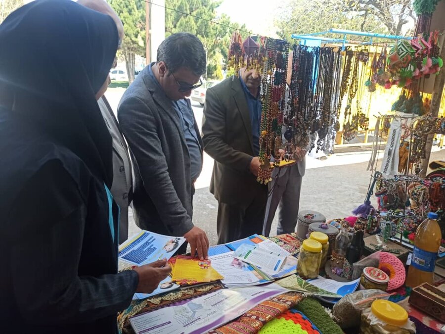 گزارش تصویری  از برگزاری غرفه جمعیت همیاران سلامت روان اجتماعی استان