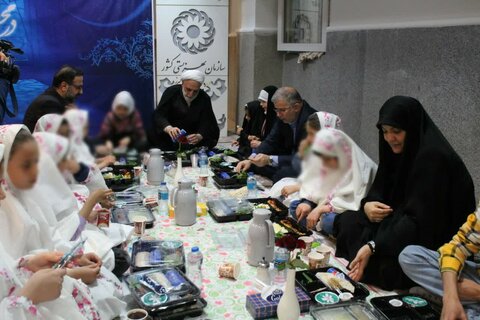 گزارش تصویری| افطار رئیس قوه قضائیه با فرزندان روزه اولی مراکز بهزیستی البرز
