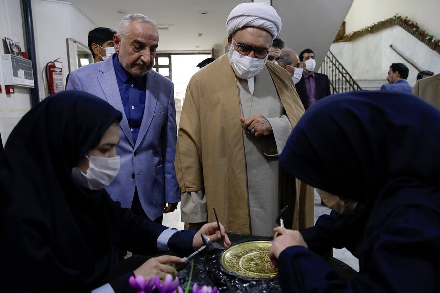 بازدید تولیت آستان قدس رضوی از موسسه توانبخشی دختران بی‌سرپرست و کم‌توان ذهنی همدم مشهد