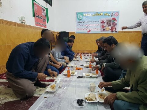 گزارش تصویری| ضیافت افطاری همراه میز خدمت ویژه مددجویان صالح اباد