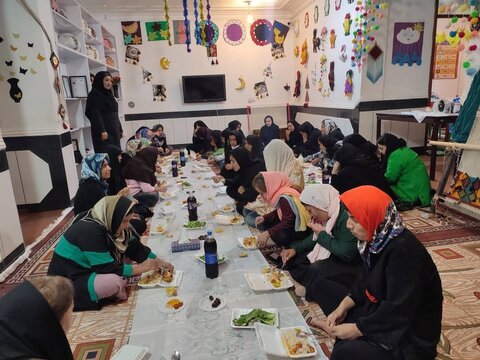 برگزاری ضیافت افطاری در مرکز حرفه آموزی معلولین ذهنی دختران بالای 14سال شهرستان چرام
