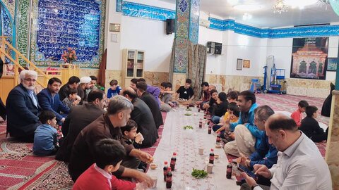 📸 گزارش تصویری [] برگزاری سفره افطاری پویش ضیافت خانه خدا در مساجد