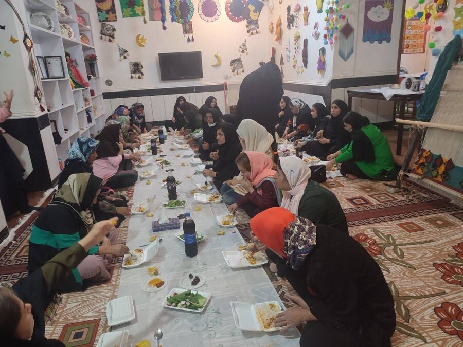 ضیافت افطاری در مرکز حرفه آموزی معلولین ذهنی دختران بالای 14سال شهرستان چرام