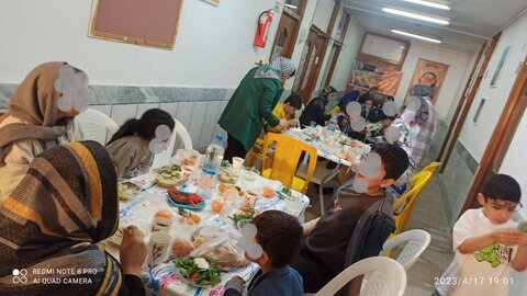 بهشهر | اجرای پویش ضیافت افطاری ساده در مرکز توانبخشی معلولین ذهنی زیر ۱۴ سال آفتاب بهشهر