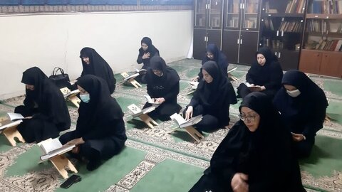 برگزاری محفل نورانی انس با قرآن کریم و زیارت عاشورا ویژه ماه مبارک رمضان در بهزیستی البرز