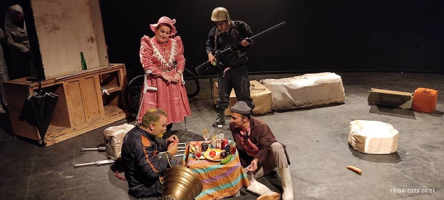 اجرای آزاد نمایش های برگزیده تئاتر معلولین استان (دنا) در بوشهر