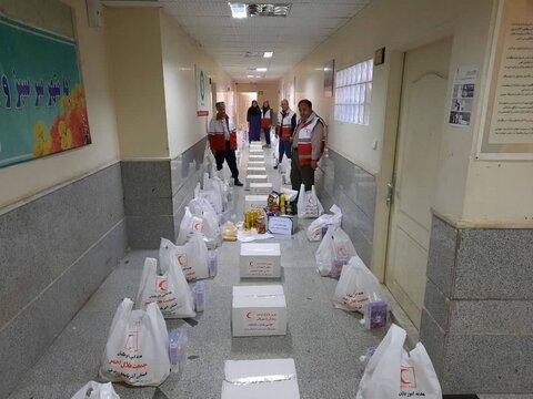 گزارش تصویری| توزیع بسته معیشتی بین مددجویان بهزیستی شهرستان اسکو