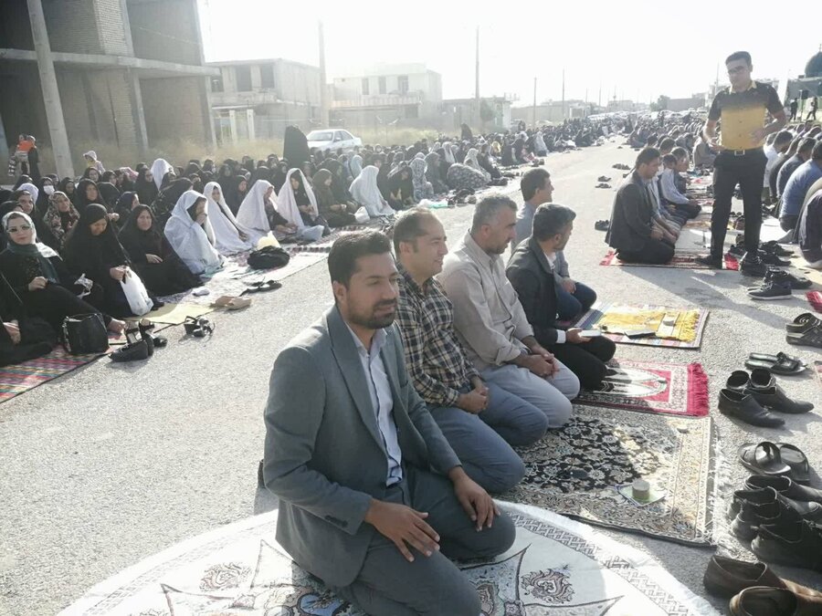 حضور رئیس و سایر همکاران اداره بهزیستی شهرستان بهمئی در نماز عید فطر 