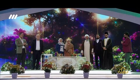 ببینیم | حضور حافظ کل قرآن رقیه رستم جبری از روشندلان بوشهر در برنامه قرآنی محفل شبکه 3 سیما