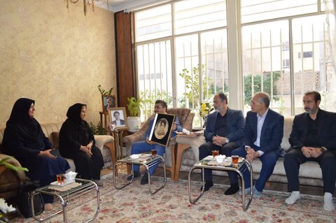 گزارش تصویری | دیدار مدیرکل بهزیستی خراسان رضوی با خانواده شهید غیرت " حمیدرضا الداغی" در سبزوار