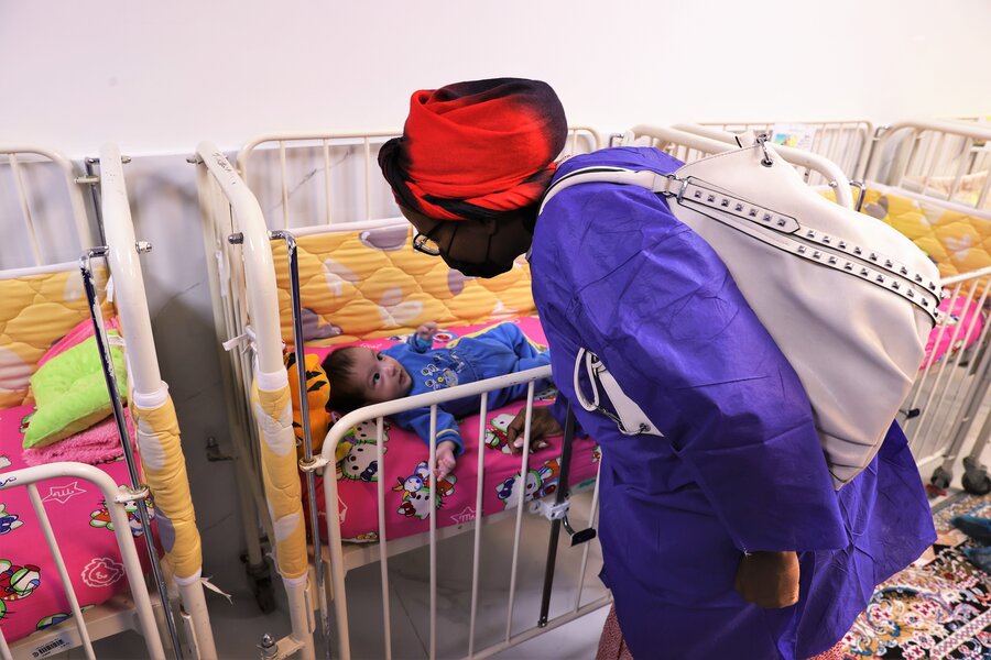 بازدید همسران سفرای کشورهای خارجی از شیر خوارگاه آمنه