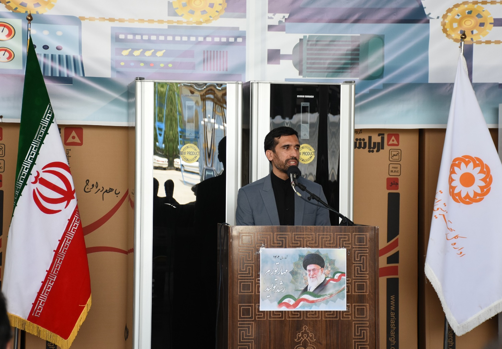 بزرگترین و والاترین عرصه خدمت و کمکِ پایدار به مردم، توانمندسازی از طریق ایجاد اشتغال است