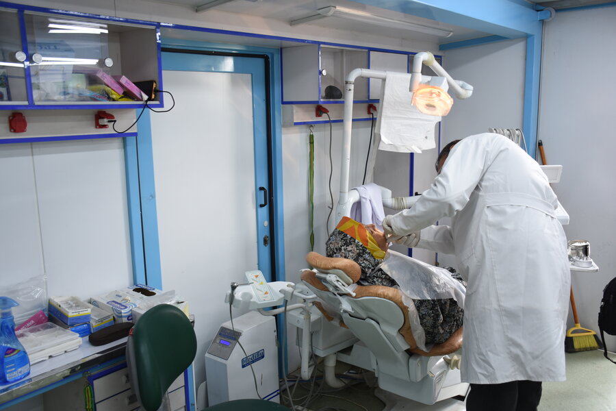 استقرار تیم سیار دندانپزشکان جهادی در کمپ ماده ۱۶ اکبرآباد مشهد