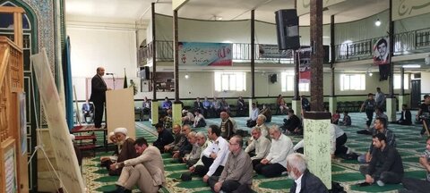 سخنرانی دهباشی پور مدیرکل بهزیستی استان قزوین پیش از خطبه های نماز جمعه شهرستان تاکستان
