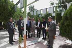 غبار روبی و عطرافشانی گلزار شهدای اراک همزمان با هفته کرامت