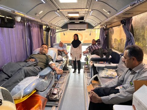 گزارش تصویری|اهدای خون توسط مدیر کل و جمعی از کارکنان بهزیستی فارس