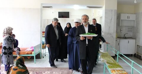 گزارش تصویری| استقبال معلولین ذهنی حضرت ابولفضل (ع) از کاروان «سفیران کریمه» با پرچم مطهر حضرت معصومه (س)